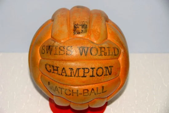 Balón Suiza 1954.webp